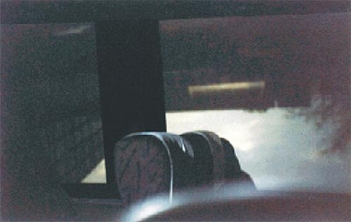 Keserue Zsolt  Enyingi Tams: Camera buscura :: camera obscurv alaktott busz, 2002